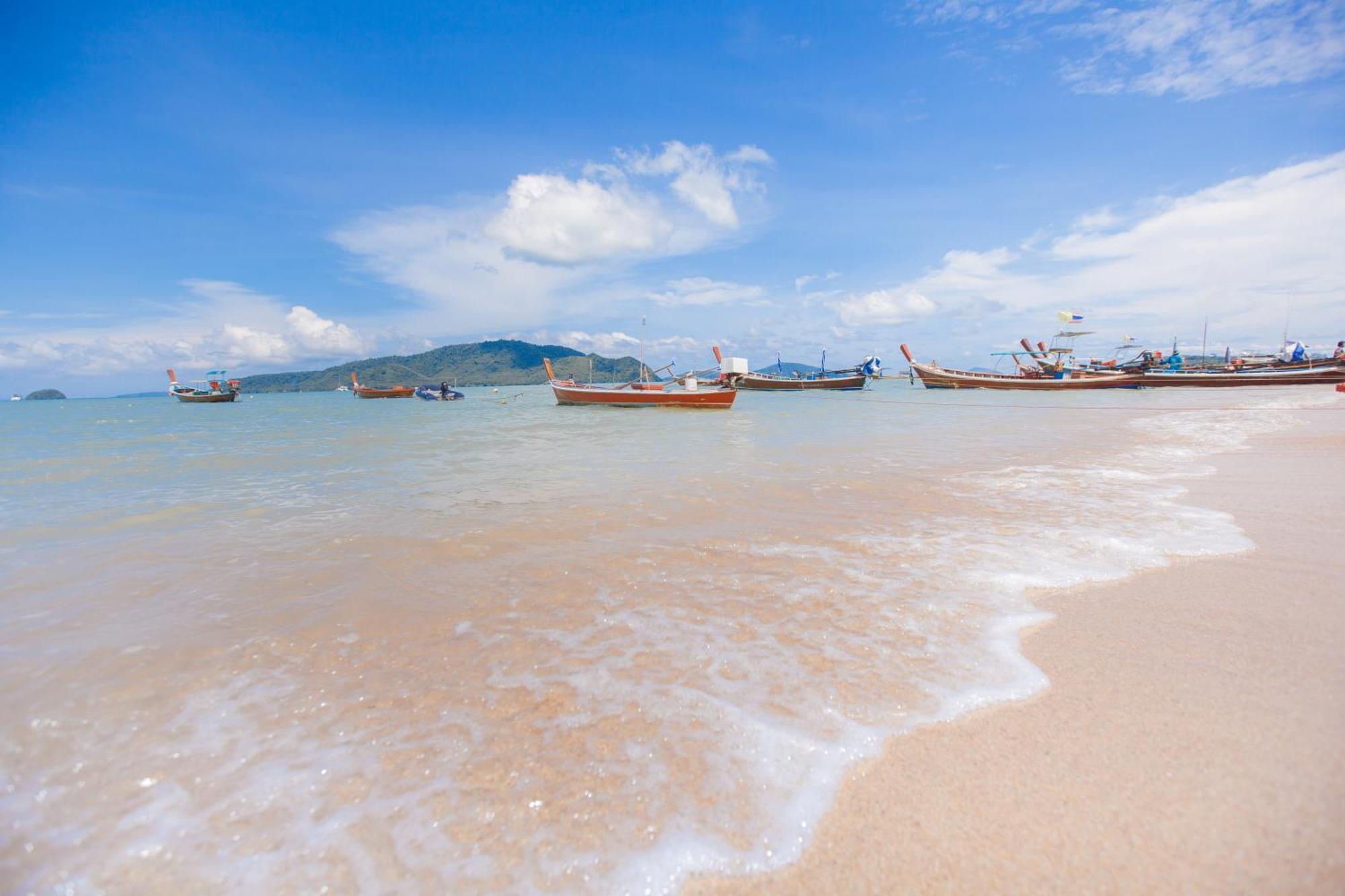 Blue Beach Grand Resort And Spa Rawai Exterior foto