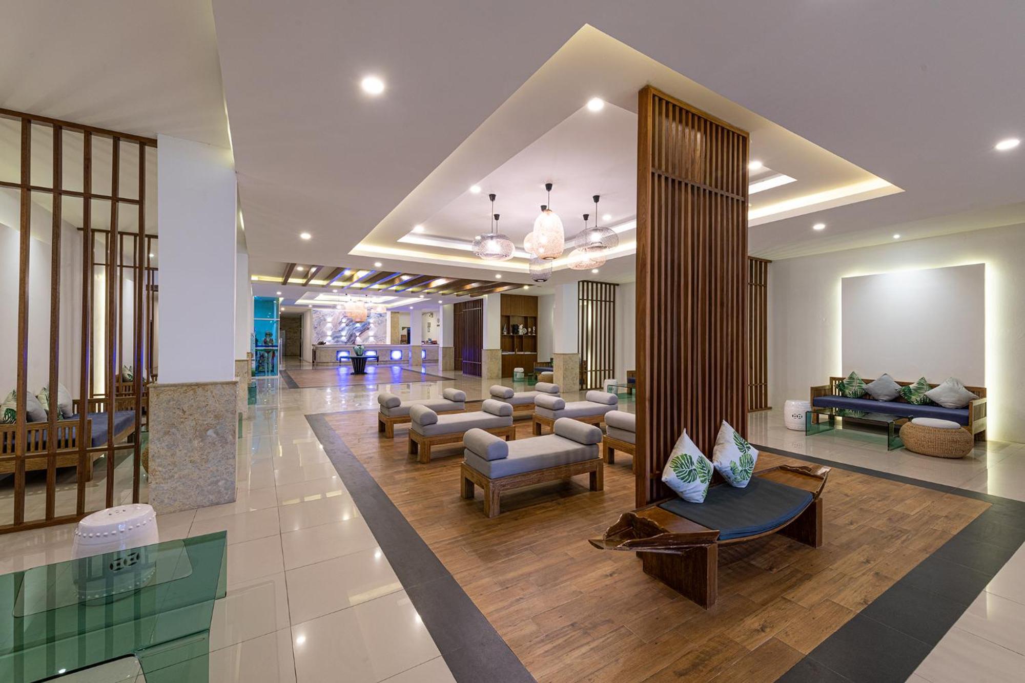 Blue Beach Grand Resort And Spa Rawai Exterior foto