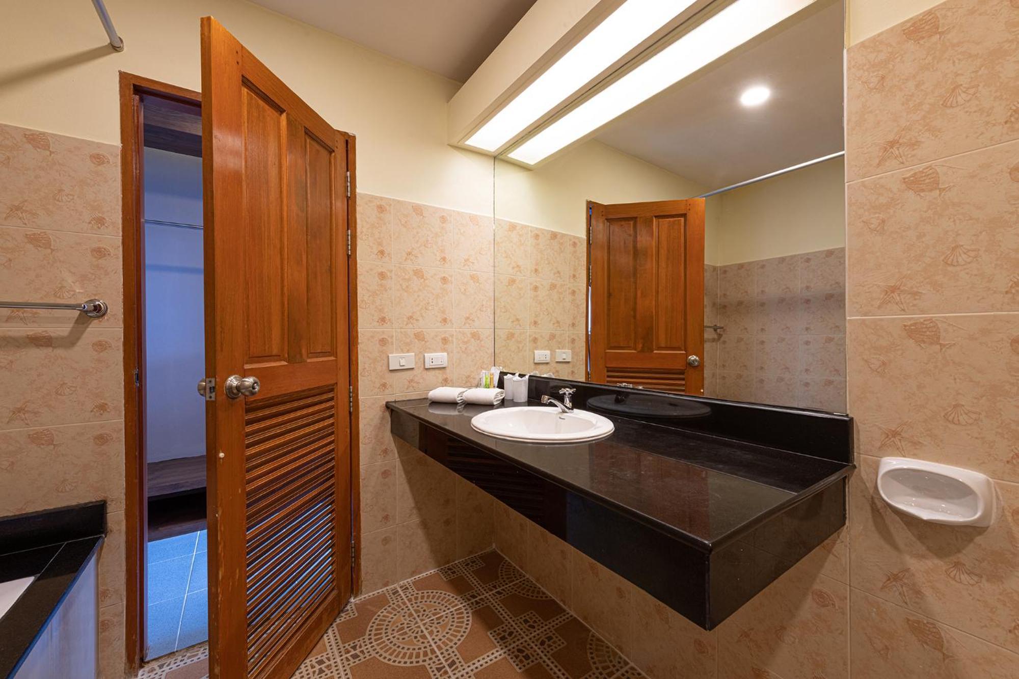 Blue Beach Grand Resort And Spa Rawai Exterior foto